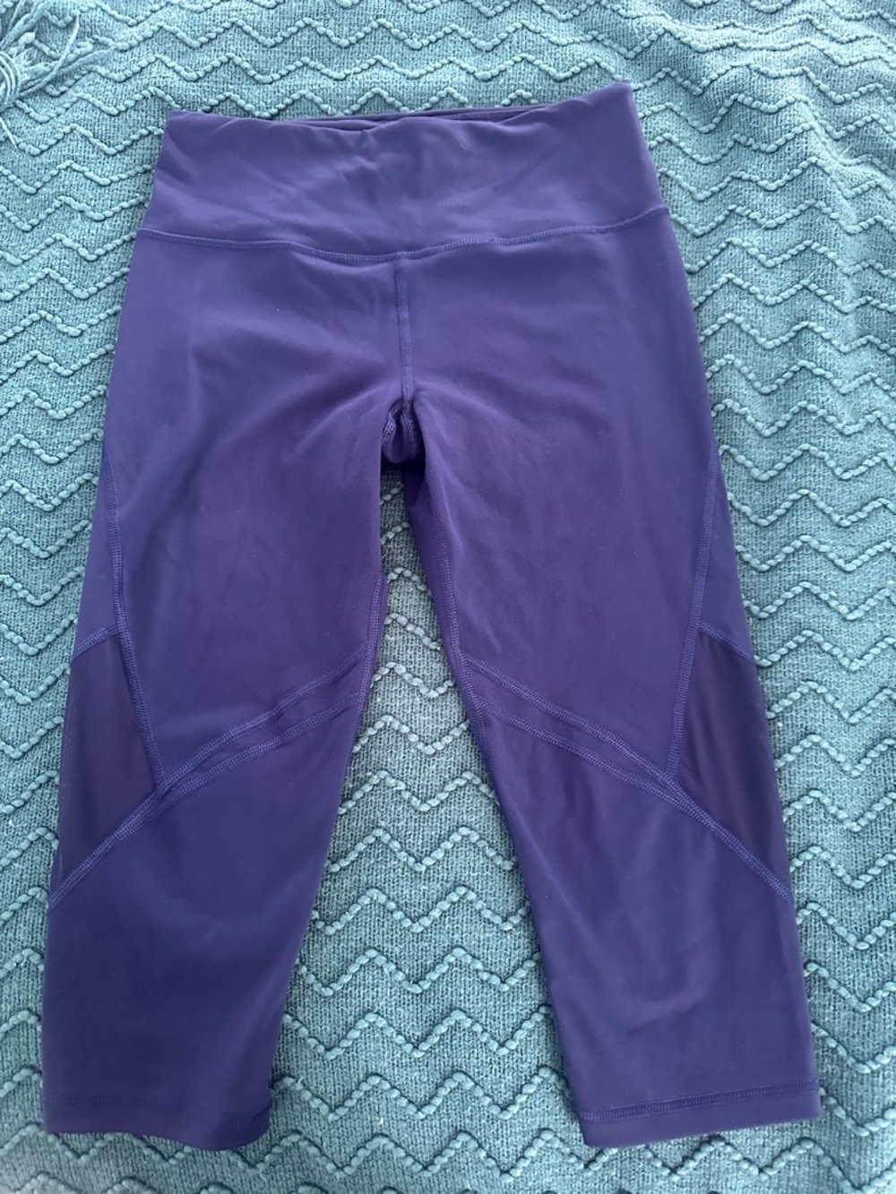 Victoria Secret Blue Athletic Capri Leggings. Mesh sides size S